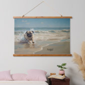 Happy Pug op het strand aanpasbaar Hangend Wandkleed (Slaapkamer)