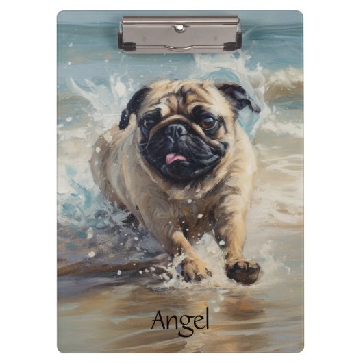 Happy Pug op het strand aanpasbaar Klembord (Voorkant)