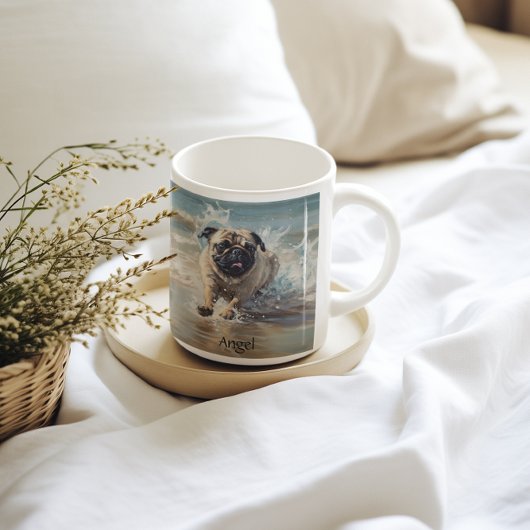 Happy Pug op het strand aanpasbaar Koffiemok