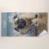 Happy Pug op het strand aanpasbaar Strandlaken (Voorkant)