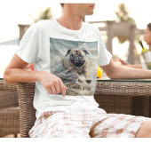 Happy Pug op het strand aanpasbaar T-shirt