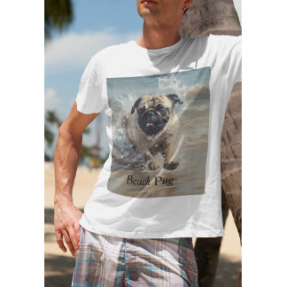 Happy Pug op het strand aanpasbaar T-shirt
