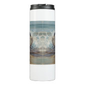 Happy Pug op het strand aanpasbaar Thermosbeker (Achterkant)