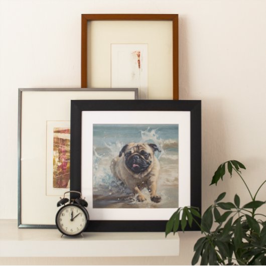 Happy Pug op het strand Poster