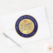 Happy Purim Paarse & Gold Script Classic GROOT Ronde Sticker (Envelop)