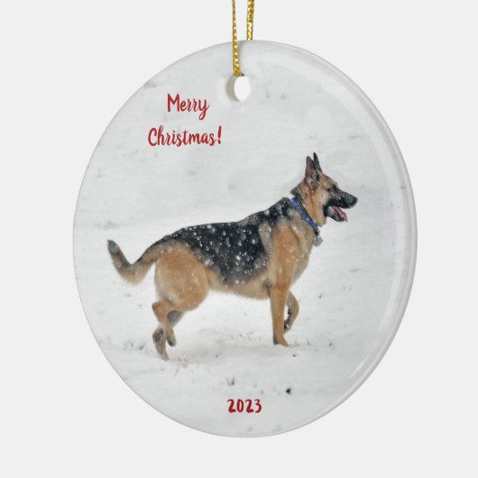 Happy Rescue German Shepherd Dog in Winter Snow Keramisch Ornament (Links)