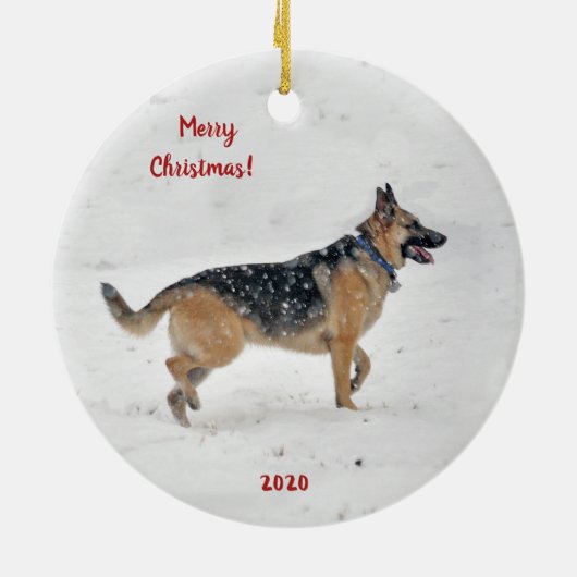 Happy Rescue German Shepherd Dog in Winter Snow Keramisch Ornament (Achterkant)