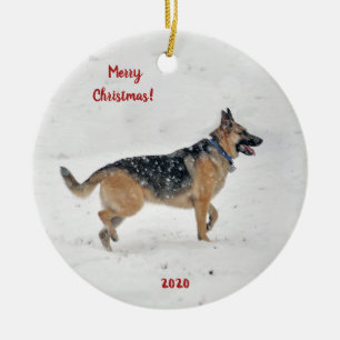 Happy Rescue German Shepherd Dog in Winter Snow Keramisch Ornament