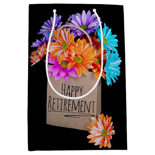 Happy Retirement Daisy Bouquet in papiertas Medium Cadeauzakje (Voorkant)