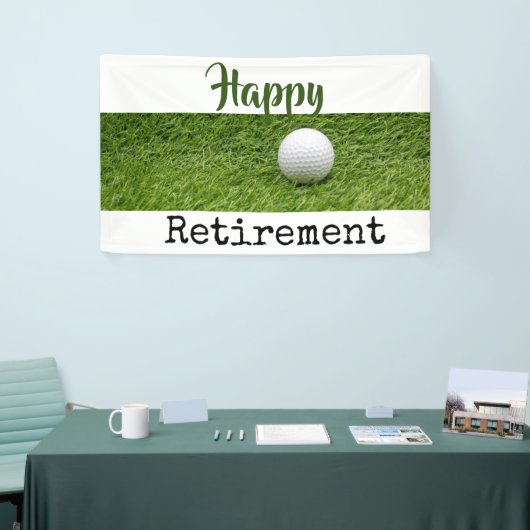 Happy Retirement met golfbal op groen gras Spandoek (Beurs)