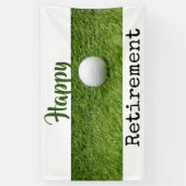 Happy Retirement met golfbal op groen gras Spandoek (Verticaal)
