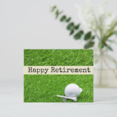 Happy Retirement to golfer met golfbal op groen Briefkaart (Staand voorkant)