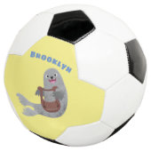 Happy schattige harp seal cartoon illustratie voetbal (Drie kwart)