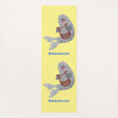 Happy schattige harp seal cartoon illustratie yogamat (Achterkant)