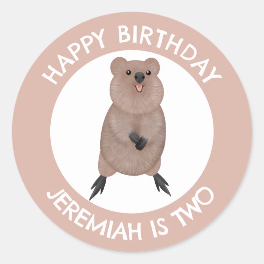 Happy schattige quokka gepersonaliseerde cartoon v ronde sticker (Voorkant)