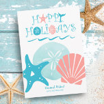 Happy Seashore | Kerstmis met tropische beach Seas Feestdagenkaart<br><div class="desc">Een platte kerstkaart met elk thema heeft een tropische Prettige feestdagen,  walvisstaart en oceaangolven met een typografische vormgeving met grote,  vette zegelaccenten (zanddollar,  zeester en ventilatorseizoenen). De omgekeerde zijde is een zeegraf- & zwenkpatroon op een turkooisachtergrond. Oorspronkelijk kunstwerk KL Stock.</div>