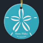 Happy Seashore | Kerstmis met tropische beach Seas Keramisch Ornament<br><div class="desc">Met het kerstversiertje met een tropisch turquoise blauw en witte zandzeeslag met een feestelijke "Warm Wishes"-groet,  een vleiend kerstfeest. U kunt beide lijnen van tekst voor een uniek vakantiecadeau of voor uw eigen boom personaliseren. Ideaal voor strandliefhebbers en tropische,  nautische en kustvakantieduikes. Oorspronkelijk kunstwerk KL Stock.</div>