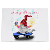 Happy Skater Gnome met Gifts en Sparkler - Fun - Groot Cadeauzakje (Voorkant)