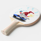Happy Skater Gnome met Gifts en Sparkler - Grappig Tafeltennisbatje (Voorkant Gekanteld)
