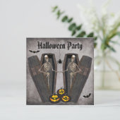 Happy Skeletten in Coffins Halloween Party Kaart (Staand voorkant)