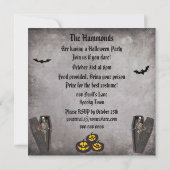 Happy Skeletten in Coffins Halloween Party Kaart (Achterkant)