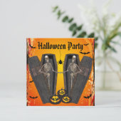 Happy Skeletten in Coffins Halloween Party Kaart (Staand voorkant)