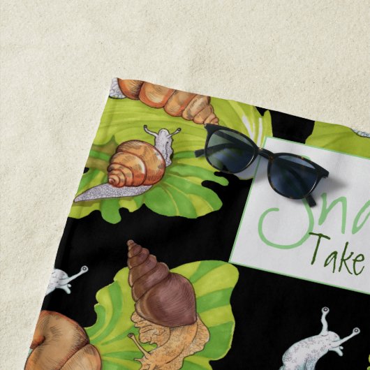 Happy Snails op Sla Leaf Art Strandlaken (In situ)