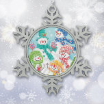 Happy Snowman Retro Kerstmis Tin Sneeuwvlok Ornament<br><div class="desc">De vijf knappe sneeuwpoppen op dit feestelijke ornament lijken heel blij... en waarom niet? Het wordt bijna Kerstmis en de hemel is gevuld met witte sneeuwvlokken! Dit heerlijke retro afbeelding is kleurrijk,  helder en leuk. De petten en sjaals in blauw,  groen,  goud en rood maken de scène helderder. Cute!</div>