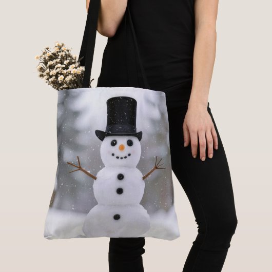 Happy Snowman Wearing a Top Hat Tote Bag (Dichtbij)
