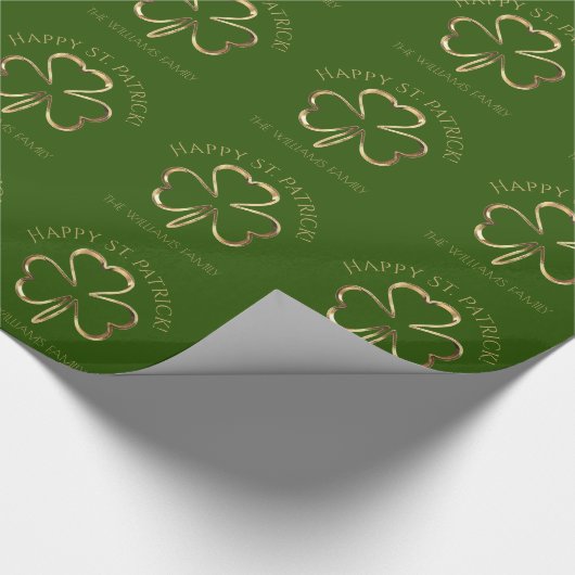 Happy St. Patrick Green en Gold Clover Shamrock Cadeaupapier (Hoek)