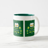 Happy St. Patricks Day Beer and Clovers Tweekleurige Koffiemok (Voorkant rechts)
