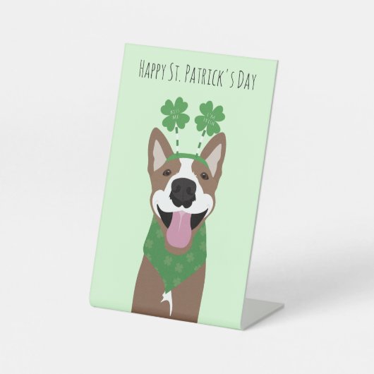 Happy St Patricks Day Brown Dog Green Reclamebord Met Voetstuk (Voorkant)