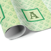 Happy St Patrick's day clover shamrock monogram Cadeaupapier (Rol Hoek)
