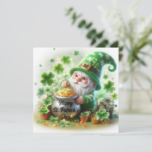 Happy St Patrick's Day Cute Gnome Feestdagenkaart (Staand voorkant)