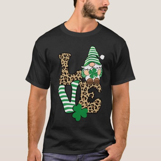 Happy St Patricks Day Gnome Graphic LOVE Leopard T-shirt (Voorkant)