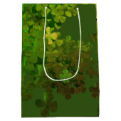 Happy St.Patrick's Day, ierse shamrocks Medium Cadeauzakje (Achterkant)