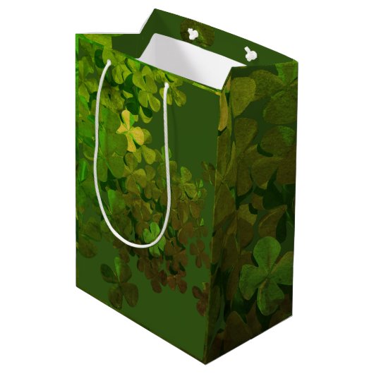 Happy St.Patrick's Day, ierse shamrocks Medium Cadeauzakje (Achterkant Gekanteld)