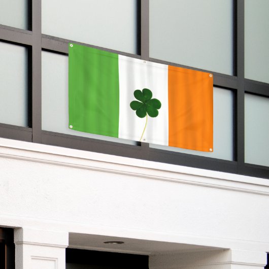 Happy St. Patrick's Day Irish Flag Shamrock Banner (Buitenkant Gebouw)