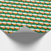 Happy St. Patrick's Day Irish Hearts Flag Pattern Cadeaupapier (Hoek)