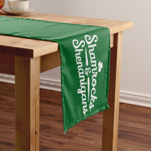 Happy St Patricks Day Lucky Shamrock & Shenanigans Korte Tafelloper (Voorbeeld)