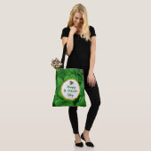 Happy St. Patrick's Day met Green Clovers Tote Bag (Op model)