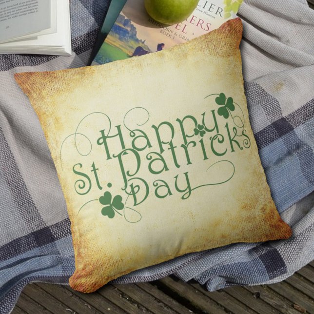 Happy St Patrick's Day Script Mottled Cream Brown Kussen (Creator heeft geüpload)