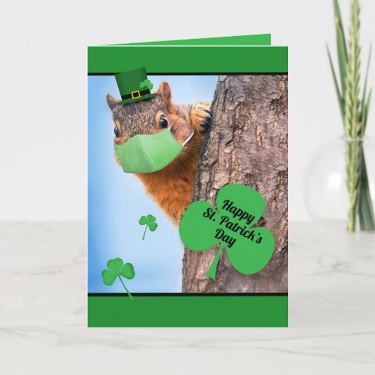 Happy St Patrick's Day Squirrel in Covid Face Mask Feestdagen Kaart (Voorkant)
