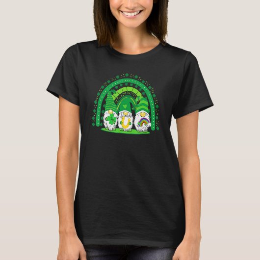 Happy St Patrick's Day Three Gnomes Shamrock Rainb T-shirt (Voorkant)