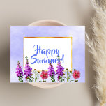 Happy Summer roze bloemen op wit goud en blauw Briefkaart<br><div class="desc">Een briefkaart met een blauwe hemel als achtergrond,  en zomerbloemen als paarse vossenhandschoenen. Een chic faux gouden lijst. Blauw hand lettered stijlmanuscript en de tekst: Happy Summer!</div>