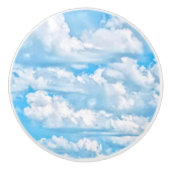 Happy Sunny Clouds Blue Background Keramische Knop (Voorkant)