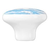 Happy Sunny Clouds Blue Background Keramische Knop (Zijkant)