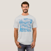 Happy Sunny Clouds Light Blue Sky Achtergrond T-shirt (Voorkant volledig)