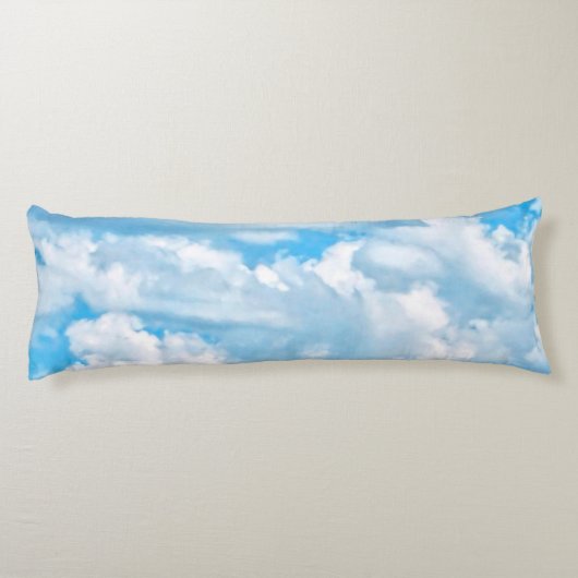 Happy Sunny Clouds over Print Background Lichaamskussen (Achterkant)