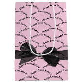 Happy Sweet Sixteen Black Bow On Pink Medium Cadeauzakje (Achterkant)